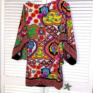 Trina Turk Mode Dress Santa Cruz
Cover Up Tunic Sz small butterfly sleeve